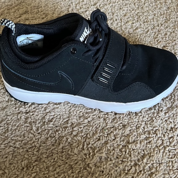 Nike Trainerendor Black/Black-White Ankle-High Cross Trainer Shoe -4 M/6 W - Picture 4 of 4
